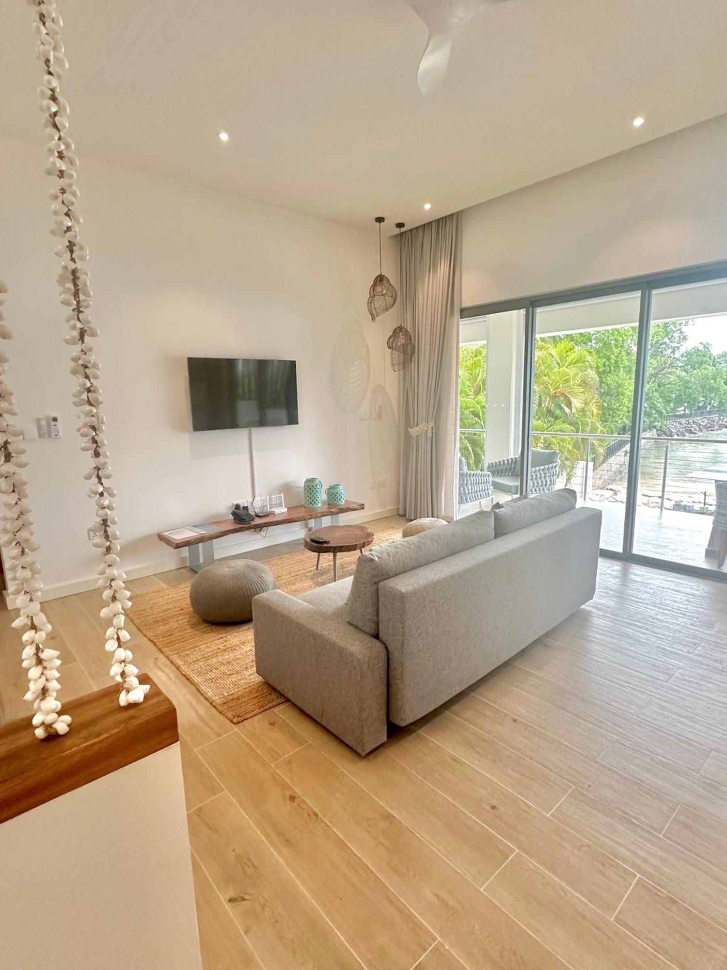 Pineapple Beach Villas Baie Lazare  エクステリア 写真