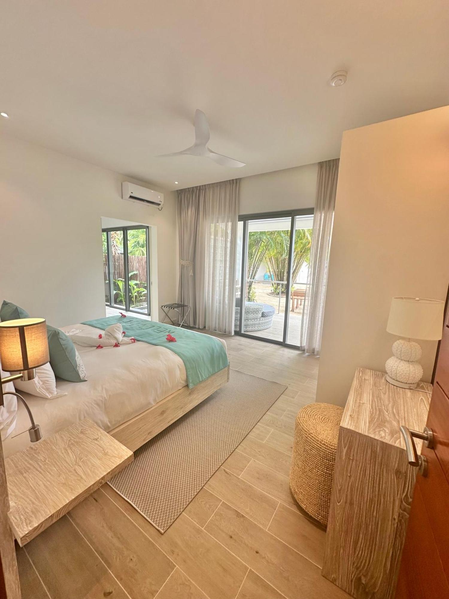 Pineapple Beach Villas Baie Lazare  エクステリア 写真