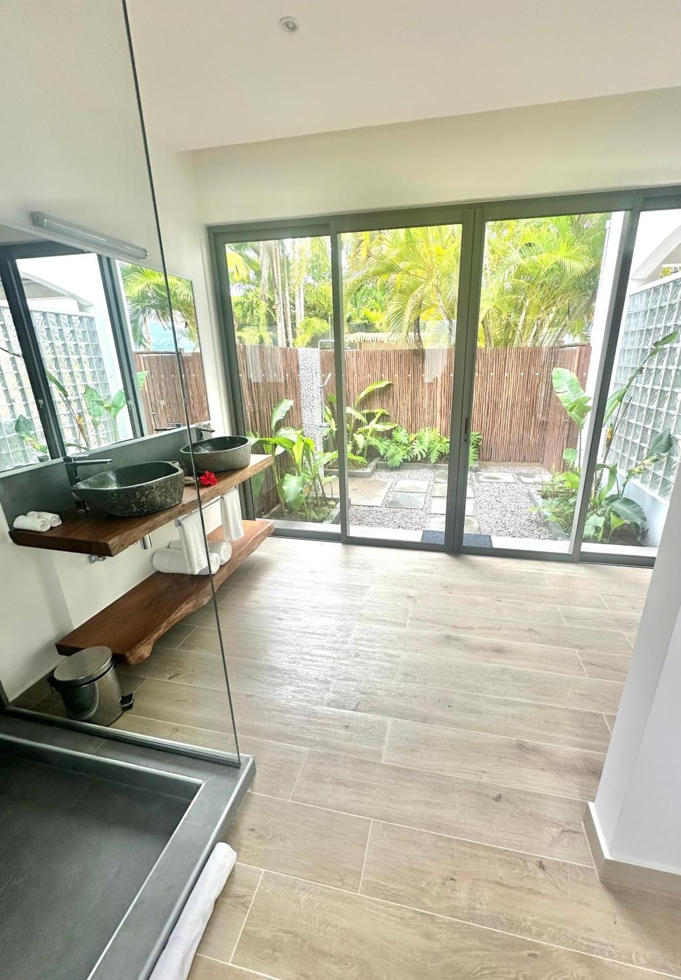 Pineapple Beach Villas Baie Lazare  エクステリア 写真